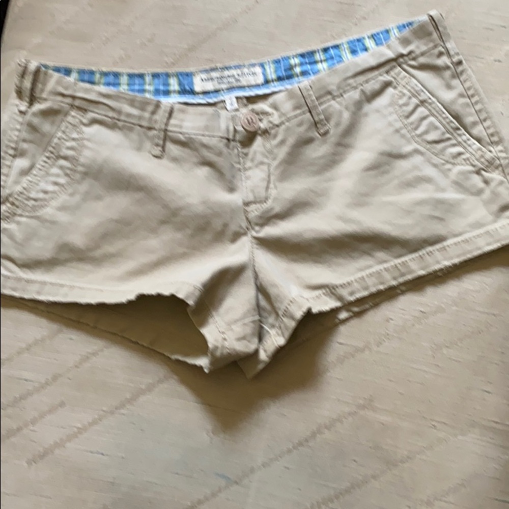 Short shorts. Cute for summer 🌞